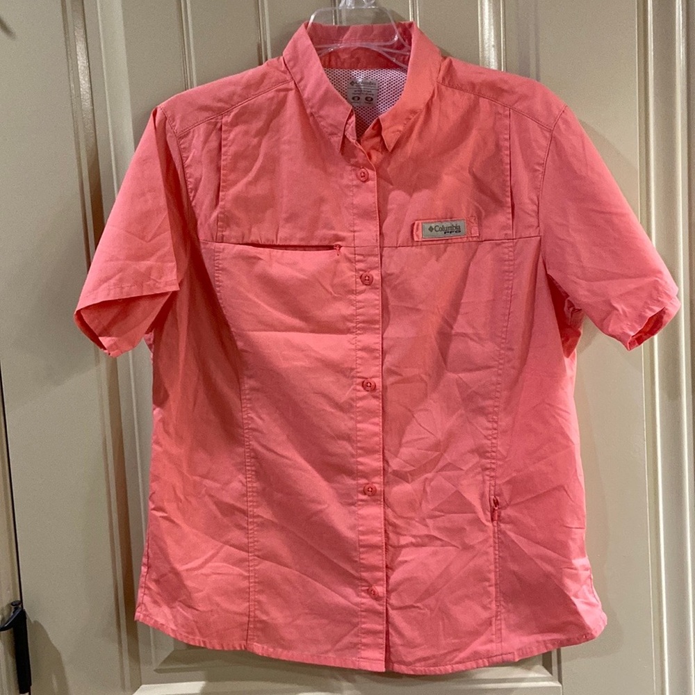 Women’s Outdoor Performance Shirt by Columbia Brand.  EUC!